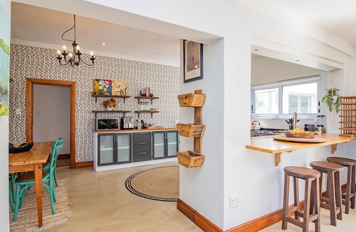 Kleinmond Apartment | 78 Beach Road | Oceanfront with pool | Sleeps 8