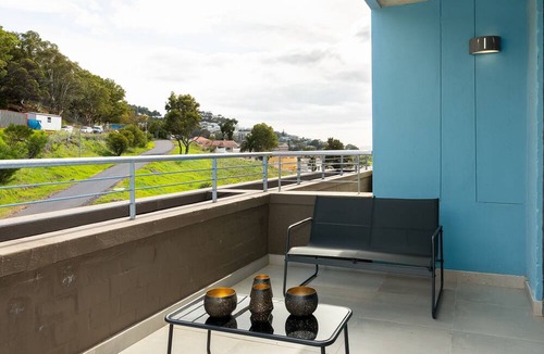 Schotsche Kloof Apartment | Designer Apartment at the Peak of Bo-Kaap | Pool
