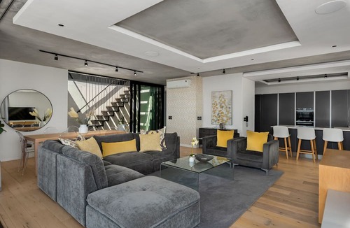 Cape Town City Centre Apartment | Luxe Penthouse - Private Entertainment Area