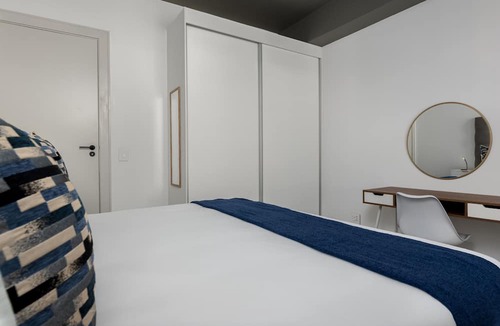 Cape Town City Centre Apartment | Modern Living In Heart of CBD Wifi Pool