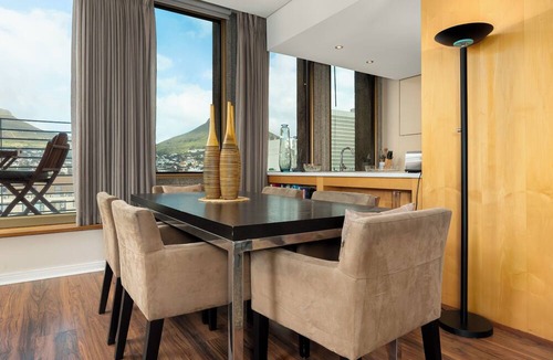 Cape Town City Centre Apartment | Modern & Open 2BR with Table Mountain & Lions Head Views
