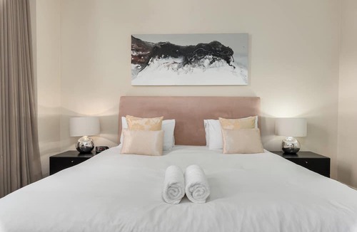 Cape Town City Centre Apartment | Modern & Open 2BR with Table Mountain & Lions Head Views
