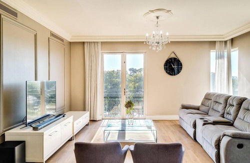 Green Point Apartment | Green Point Apartment walking Distance to Stadium (407 Royal)