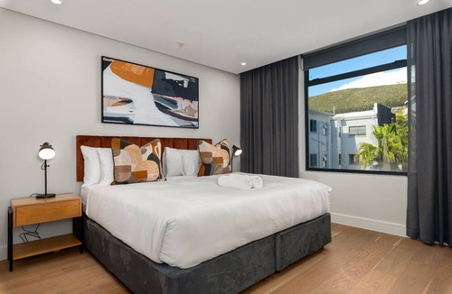 Sea Point Apartment | Comfort at The Avant with Pool and Braai @ Sea Point