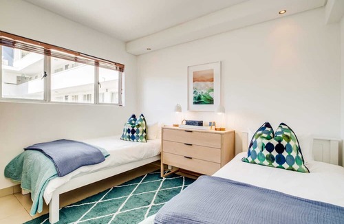 Mouille Point Apartment | Uninterrupted Ocean Views in Mouille Point (Atlantic Vistas)