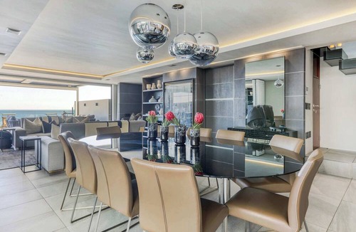 Camps Bay Apartment | 3 min to Beach, Camps Bay -Barley Beach Luxury Penthouse