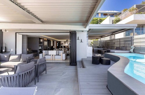Camps Bay Apartment | 3 min to Beach, Camps Bay -Barley Beach Luxury Penthouse