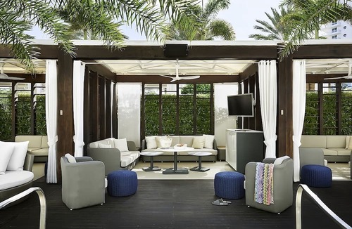 Mid Beach Hotel | Oceanview Room with 2 Queen Beds Accommodation at Fontainebleau Miami Beach