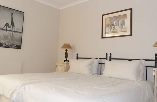 Strand Villa | Beach front house in private estate overlooking the sea and mountains