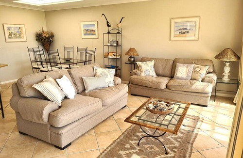 Strand Villa | Beach front house in private estate overlooking the sea and mountains