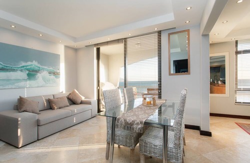 Bloubergstrand Apartment | Beachfront Luxury 1,400 Sq Ft, Workspace, Air Con & Table Mountain Views