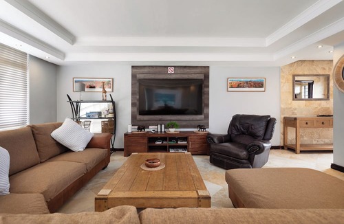 Bloubergstrand Apartment | Beachfront Luxury 1,400 Sq Ft, Workspace, Air Con & Table Mountain Views
