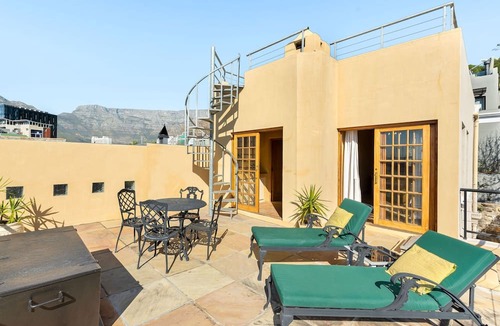 Cape Town City Centre Apartment | Quirky De Waterkant Villa | Rooftop Deck | Wifi