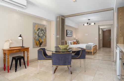 Victoria and Alfred Waterfront Apartment | Sleek Studio Apartment on the Canals