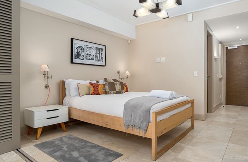 Victoria and Alfred Waterfront Apartment | Sleek Studio Apartment on the Canals