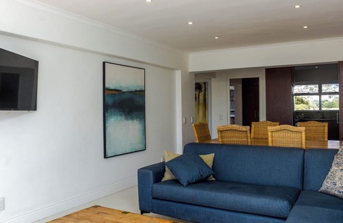 Mouille Point Apartment | First floor apartment with beautiful sea view