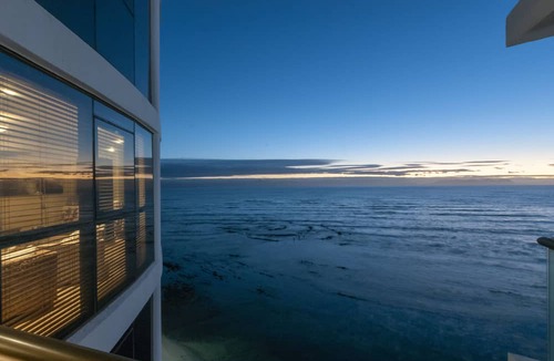 Strand Apartment | Beachfront Luxury 1,300 Sq Ft, Workspace, Air Con & False Bay Views