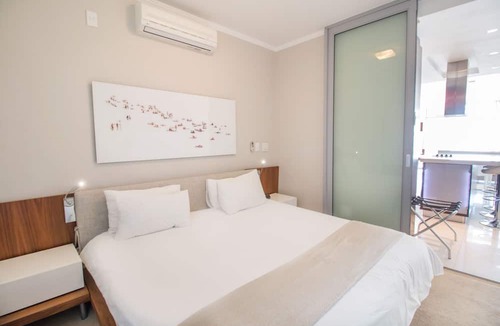 Camps Bay Apartment | Camps Bay One Bedroom apartment - luxury stay with sea view!