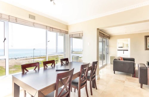 Mouille Point Apartment | Third floor sea facing 2 bedroom apartment with balcony