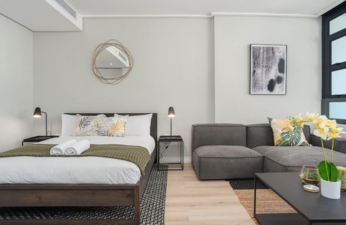 Cape Town City Centre Apartment | Luxe Studio With Mountain Views