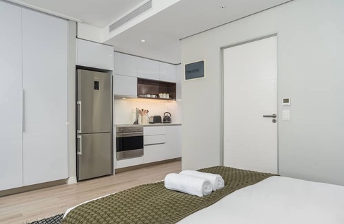 Cape Town City Centre Apartment | Luxe Studio With Mountain Views
