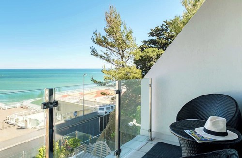Clifton Apartment | Incredible Clifton Apartment w 180 Sea Views Dunmore Blue