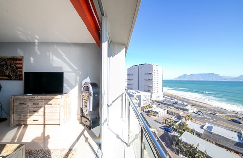 Bloubergstrand Apartment | Luxury Unit with iconic breathtaking views of Table Mountain & Robben island.