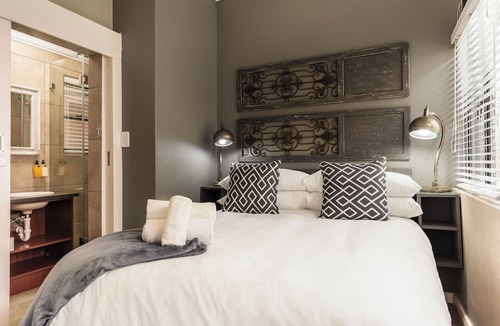 Stellenbosch Central Apartment | Beautiful two-bedroom self-catering unit in the heart of Historic Stellenbosch