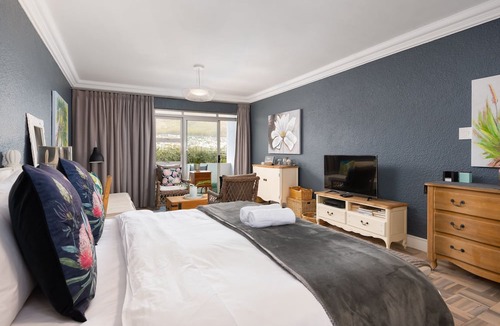 Mouille Point Apartment | Mouille Point Studio with Breathtaking Views