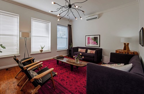 Cape Town Apartment | Large 3 bedroom apartment in Manor house , cozy courtyard garden, great location