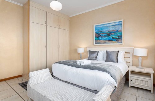 Mouille Point Apartment | Sunny and Warm Apartment | Great Location | DSTV