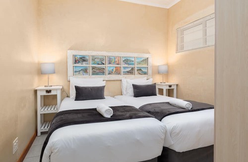 Mouille Point Apartment | Sunny and Warm Apartment | Great Location | DSTV