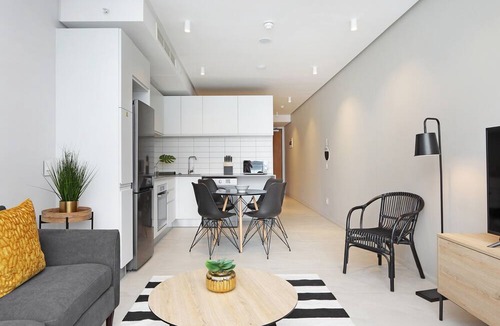Bo'Kaap Apartment | New De Waterkant Apartment with Mountain Views