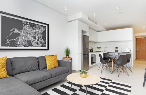Bo'Kaap Apartment | New De Waterkant Apartment with Mountain Views