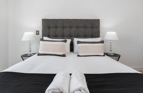 Cape Town City Centre Apartment | Lovely and Stylish Apartment l De Waterkant