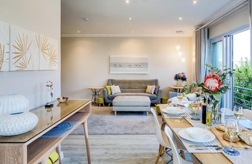 Camps Bay Apartment | Stylish 2 Bedroom Apartment in Camps Bay ASilvertide