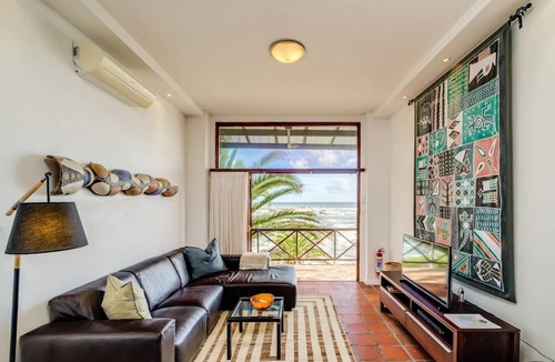 Camps Bay Apartment | Camps Bay Holiday Apartment w Private Pool CBT Palm Suite