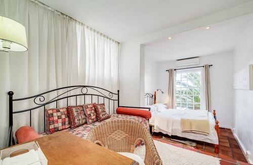 Camps Bay Apartment | Camps Bay Holiday Apartment w Private Pool CBT Palm Suite