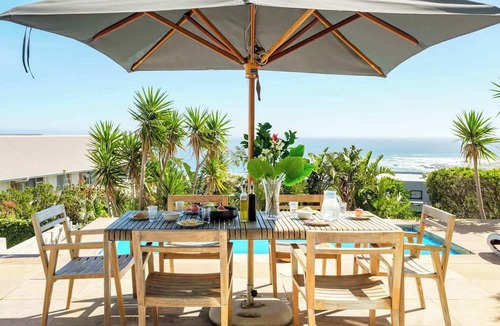 Camps Bay Apartment | Secure Holiday Apartment w Private Pool Calico