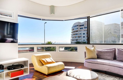 Sea Point Apartment | Backup Powered Stunning Panoramic Ocean View Apartment on the Promenade