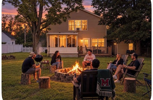 Oxford House | .5 mile to Miami University, Large Fenced Yard, Dogs Ok, Private Farmhouse