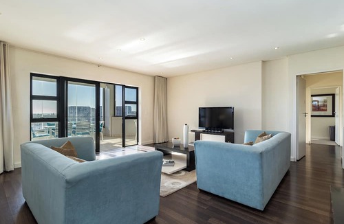 Century City Apartment | Skyline Serenity: Knightsbridge