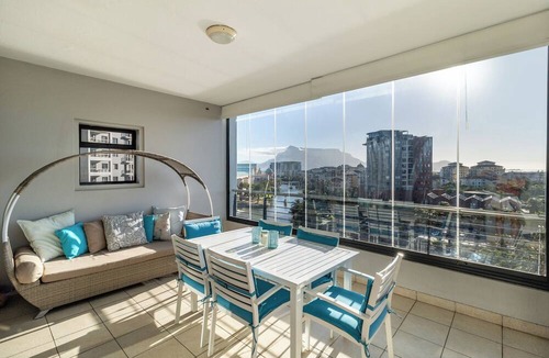 Century City Apartment | Skyline Serenity: Knightsbridge