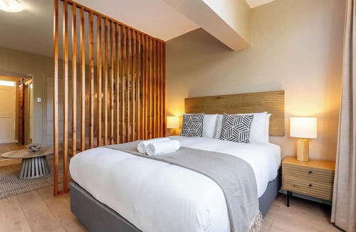 Three Anchor Bay Apartment | Light and Airy Seapoint Escape