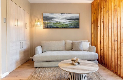 Three Anchor Bay Apartment | Light and Airy Seapoint Escape