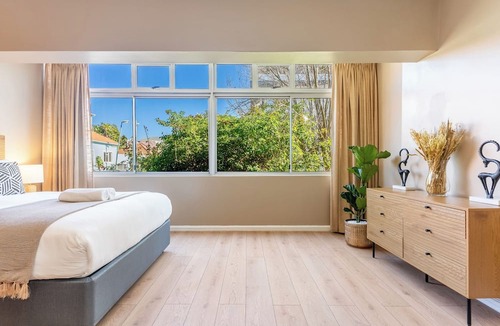 Three Anchor Bay Apartment | Light and Airy Seapoint Escape