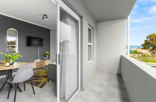 Bloubergstrand Apartment | The Orion 18 - One Bedroom Apartment, Sleeps 2