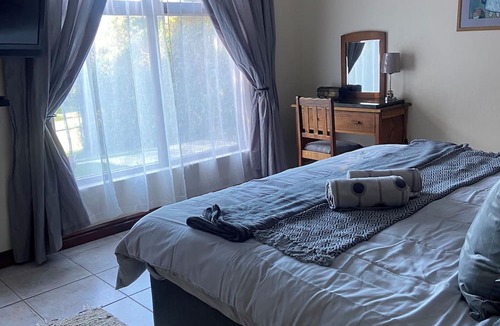 Nelson Mandela Bay Cottage | Escape to the country side.nBeautiful 3-bedroom cottage with scenic views