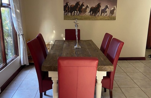 Nelson Mandela Bay Cottage | Escape to the country side.nBeautiful 3-bedroom cottage with scenic views