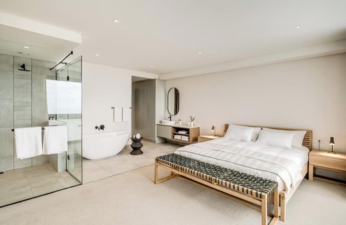 Sea Point Apartment | Ocean View 1bed Apartment in Sea Point Marlo Cove